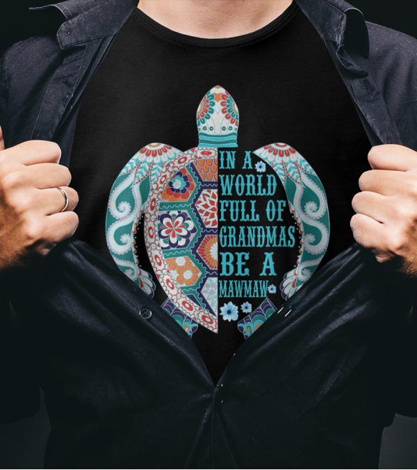 In A World Full Of Grandmas Be A Mawmaw Turtle Colorful Patterned T-Shirt