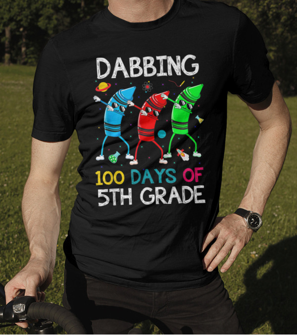 Dabbing 100 Days Of 5th Grade Dabbing Crayons With Planets And Science Icons T-Shirt