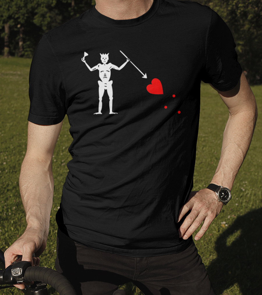 Skeleton With Spear And Heart On Blackbeard's Jolly Roger Pirate Flag T-Shirt