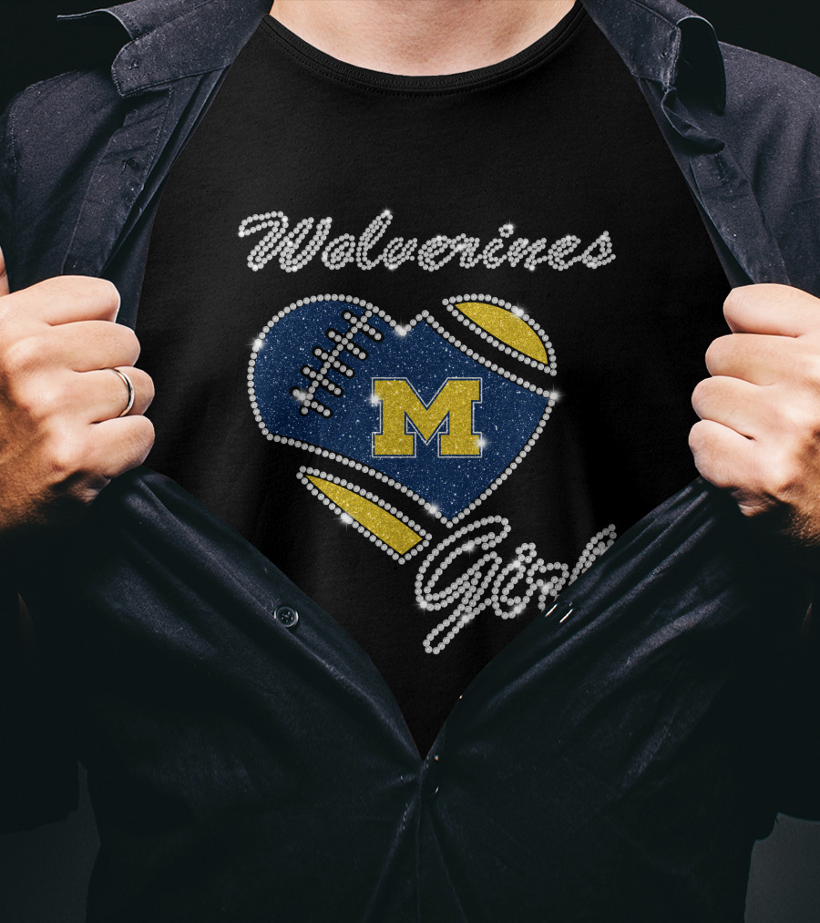 Wolverines Girl Heart Football M Michigan DNTee25 T-Shirt