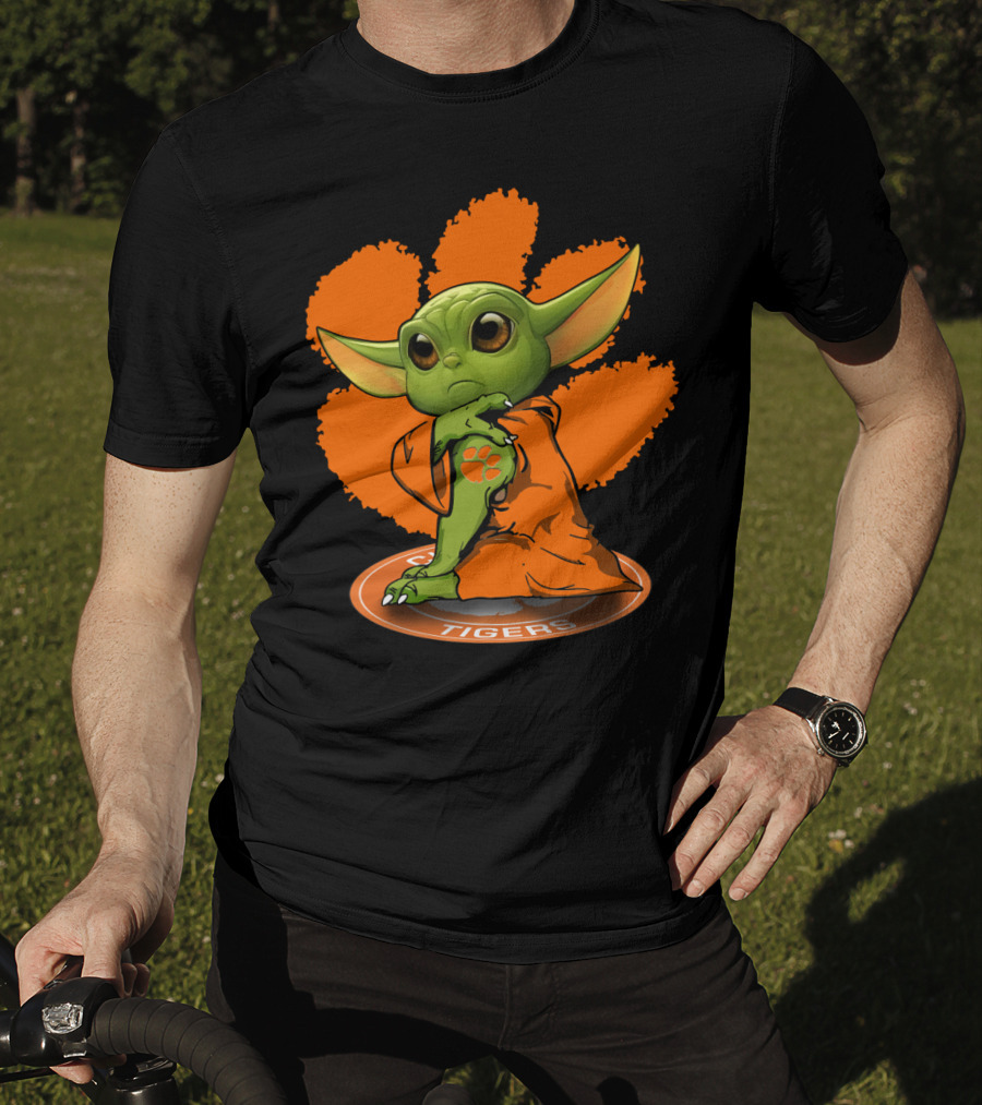 Clemson Tigers Baby Yoda Paw Prints T-Shirt