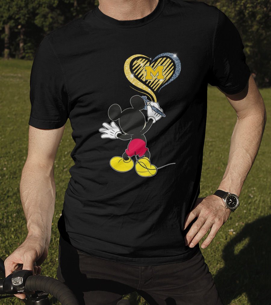 Mickey Mouse Drawing Heart With Michigan Wolverines T-Shirt