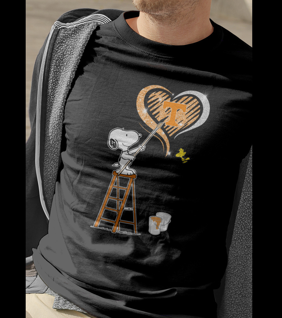Snoopy Painting Tennessee Volunteers Heart With Woodstock T-Shirt