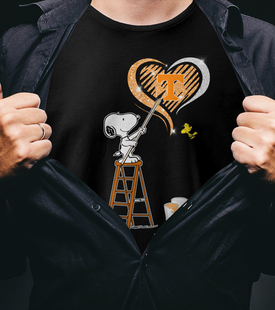 Snoopy Painting Tennessee Volunteers Heart With Woodstock T-Shirt