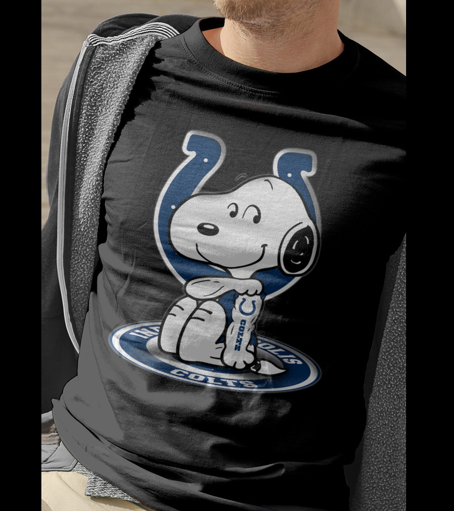 Snoopy Hugging Indianapolis Colts Horseshoe T-Shirt
