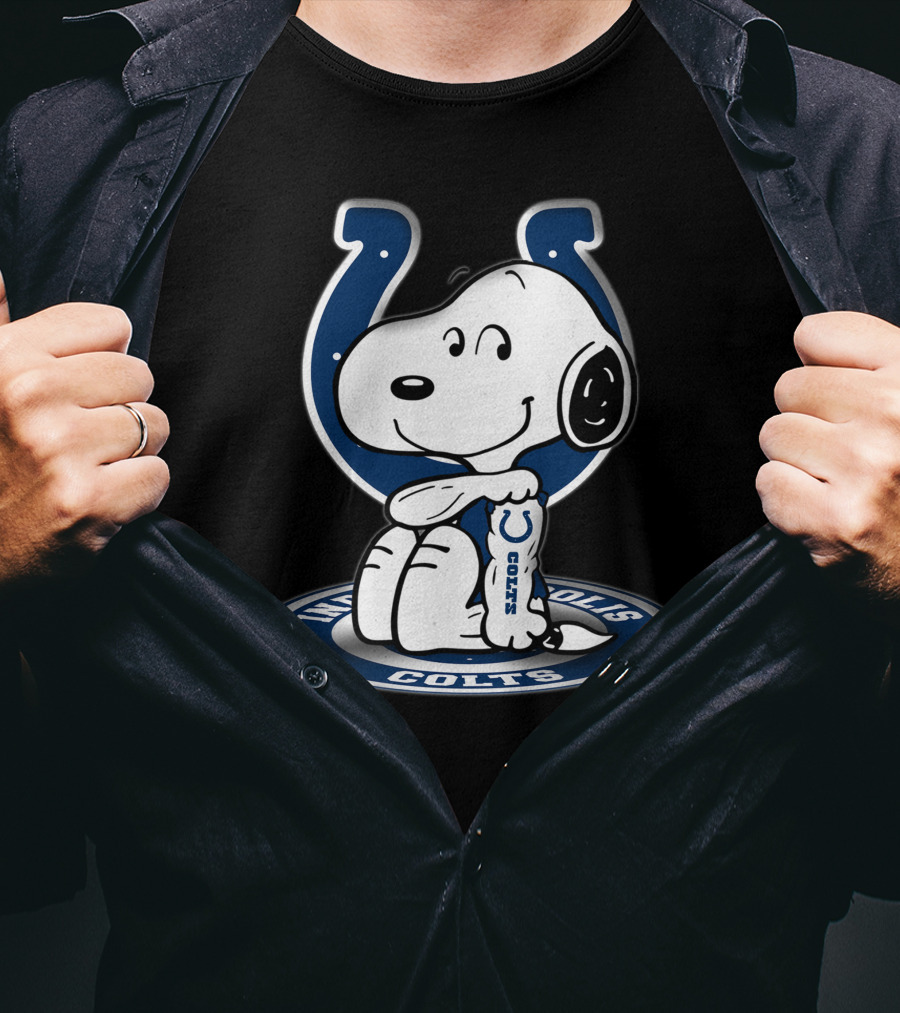 Snoopy Hugging Indianapolis Colts Horseshoe T-Shirt