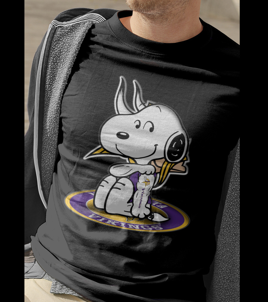 Minnesota Vikings Snoopy Peanuts Cuddly Football Fan T-Shirt