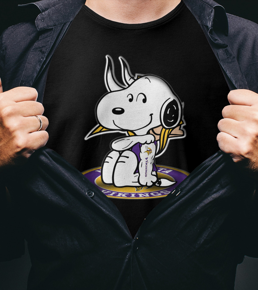 Minnesota Vikings Snoopy Peanuts Cuddly Football Fan T-Shirt
