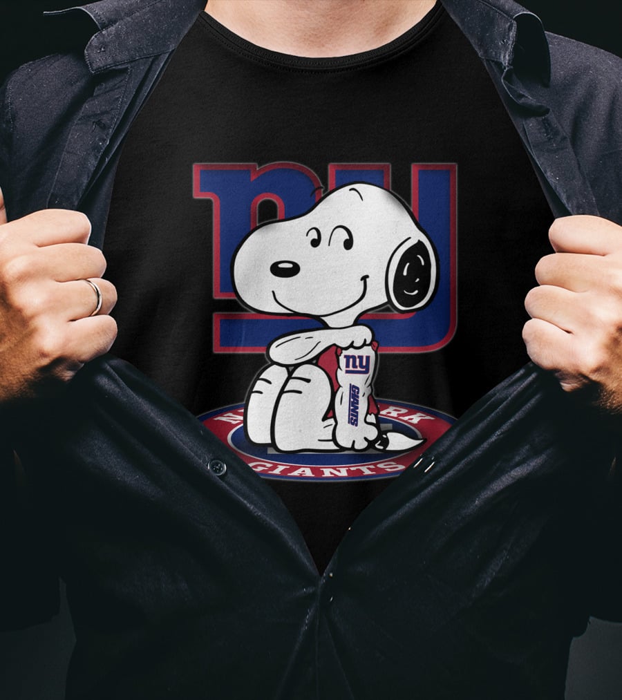 Snoopy New York Giants Nfl Collaboration With Peanuts Football Team T-Shirt
