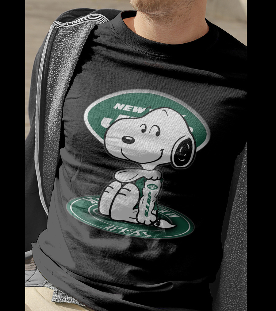 Snoopy New York Jets Football Fan Sitting Pose T-Shirt