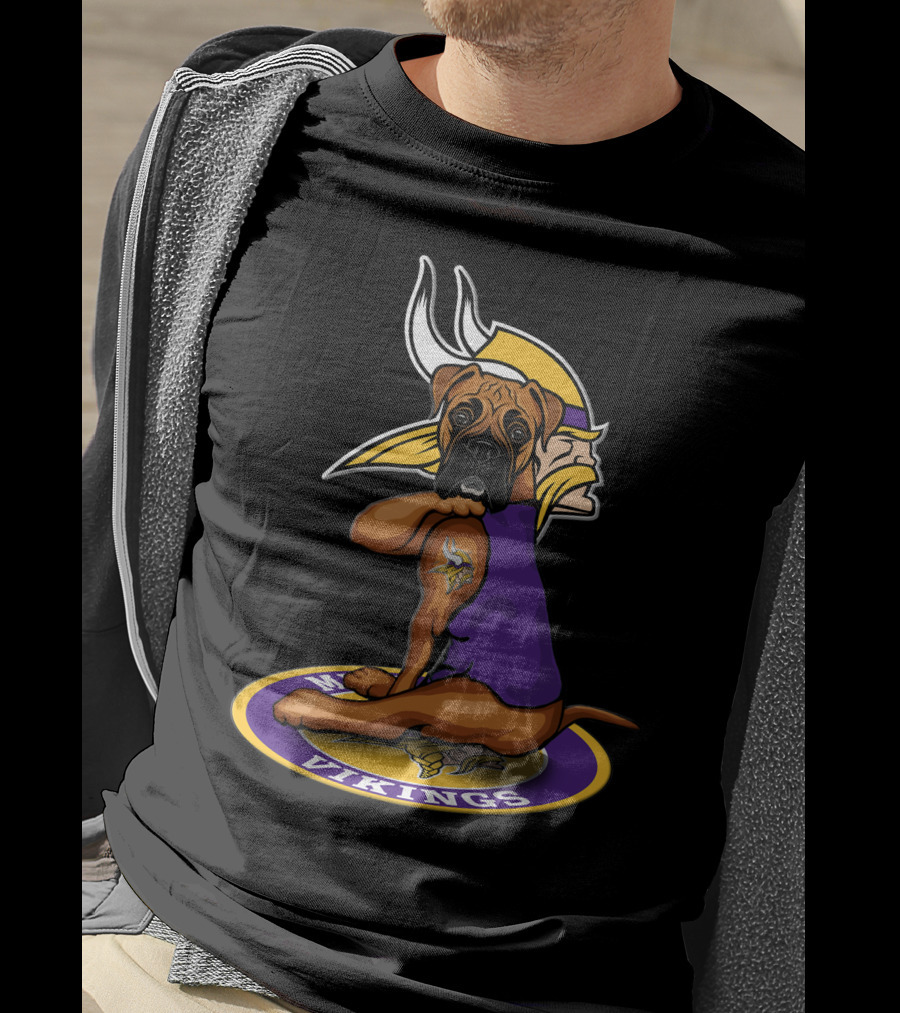 Minnesota Vikings Dog In Vikings Logo Pose With 18 On Helmet T-Shirt
