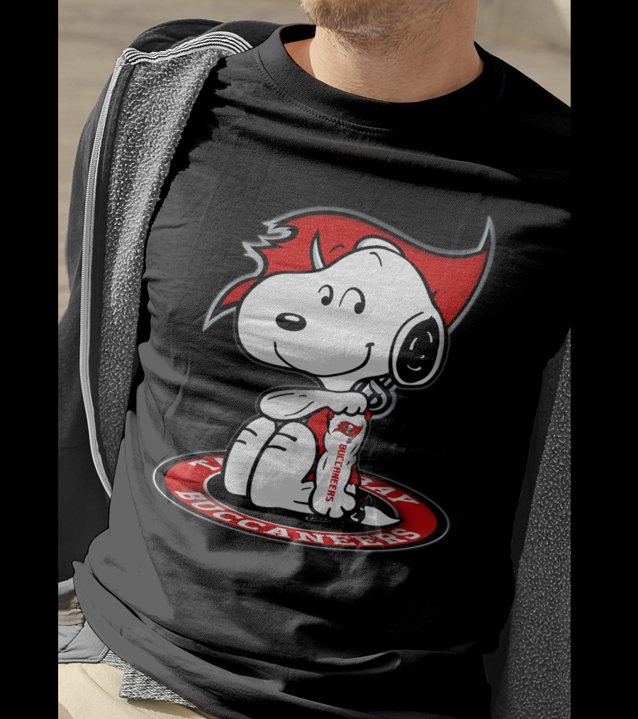Tampa Bay Buccaneers Snoopy Fan T-Shirt