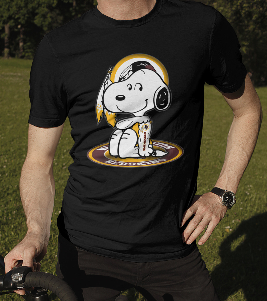 Snoopy Hugging Football Trophy Washington Redskins Sports T-Shirt
