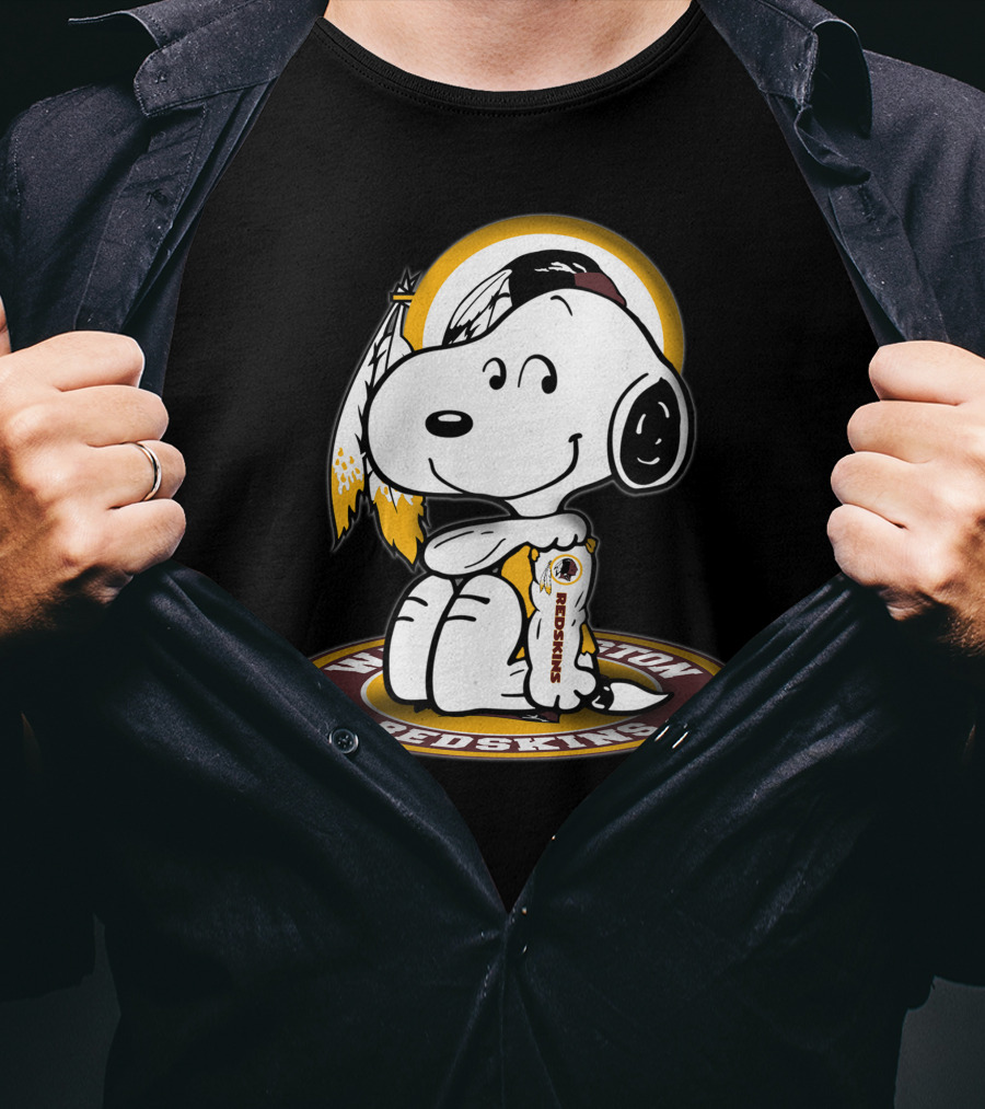 Snoopy Hugging Football Trophy Washington Redskins Sports T-Shirt