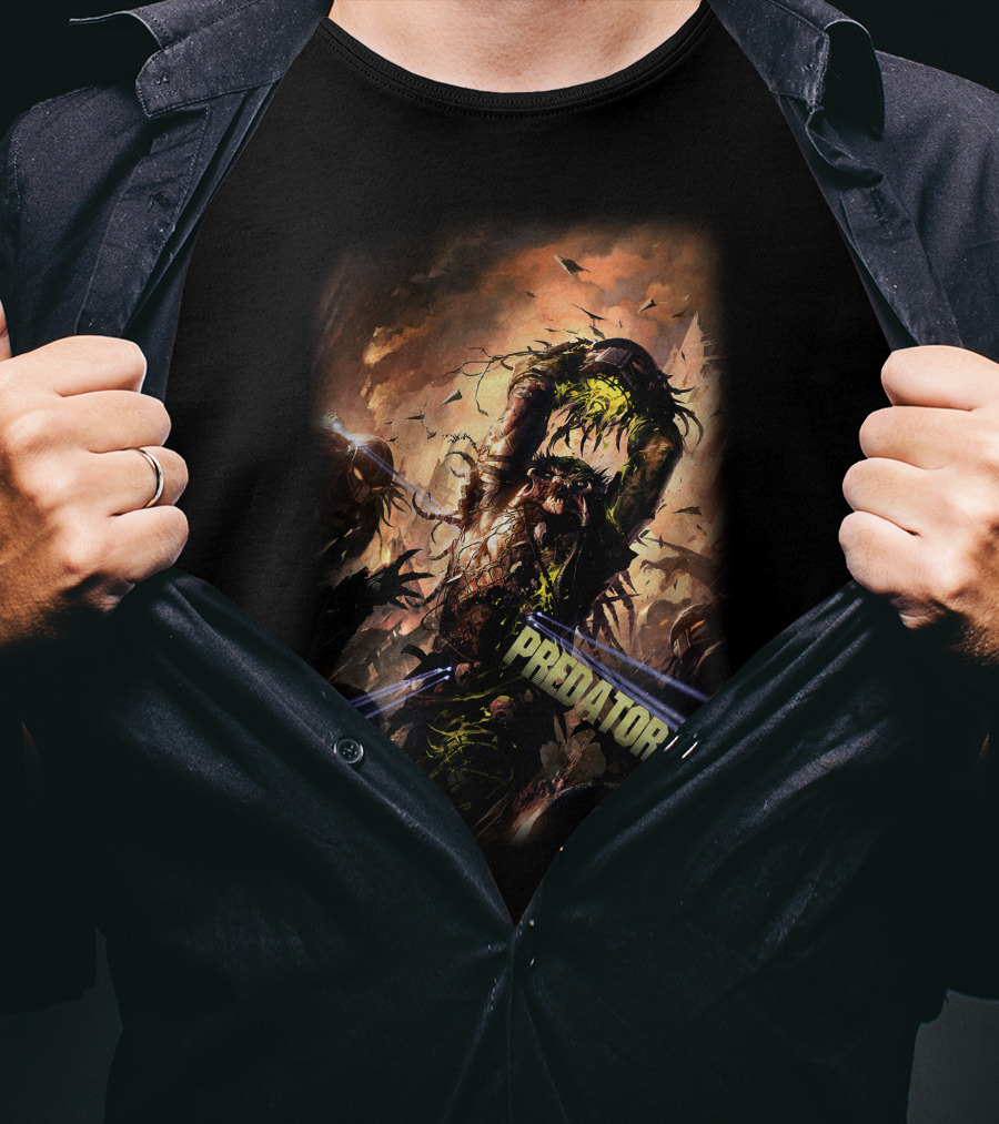 Predator Alien Creature Battle Scene T-Shirt