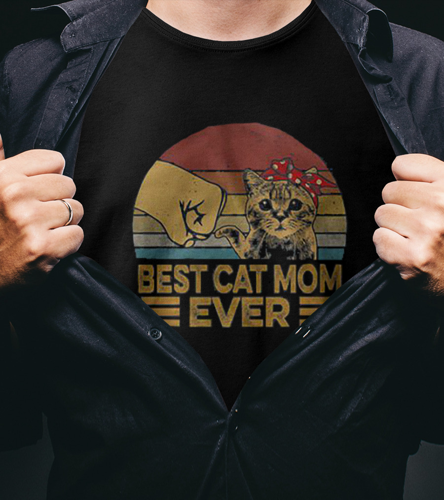 Best Cat Mom Ever Fist Bump Vintage Retro Style Shan Cat T-Shirt