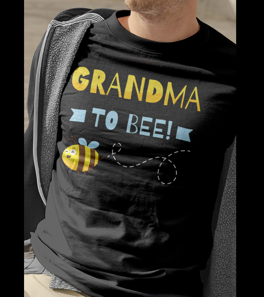 GRANDMA TO BEE Pregnancy Announcement With Bumblebee T-Shirt