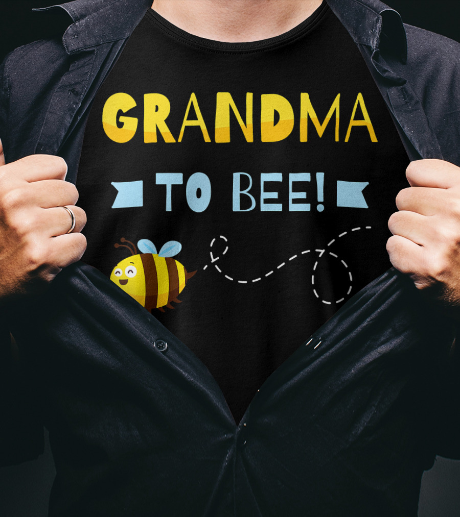 GRANDMA TO BEE Pregnancy Announcement With Bumblebee T-Shirt