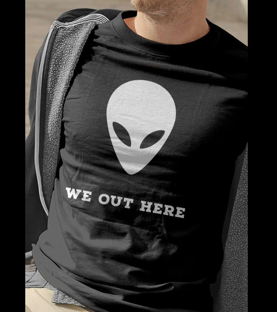 Alien We Out Here Area 51 Fun Extraterrestrial Iconic Head T-Shirt
