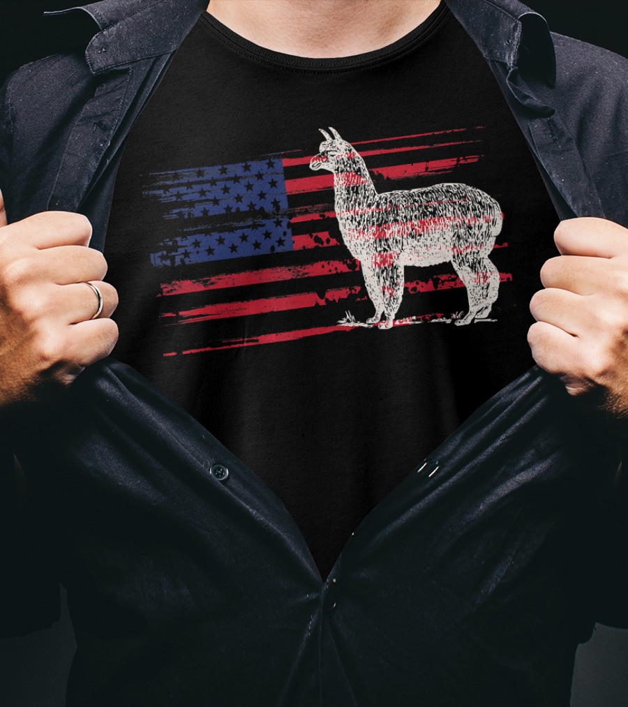 Alpaca Vicuna With US American Flag In Rustic T-Shirt