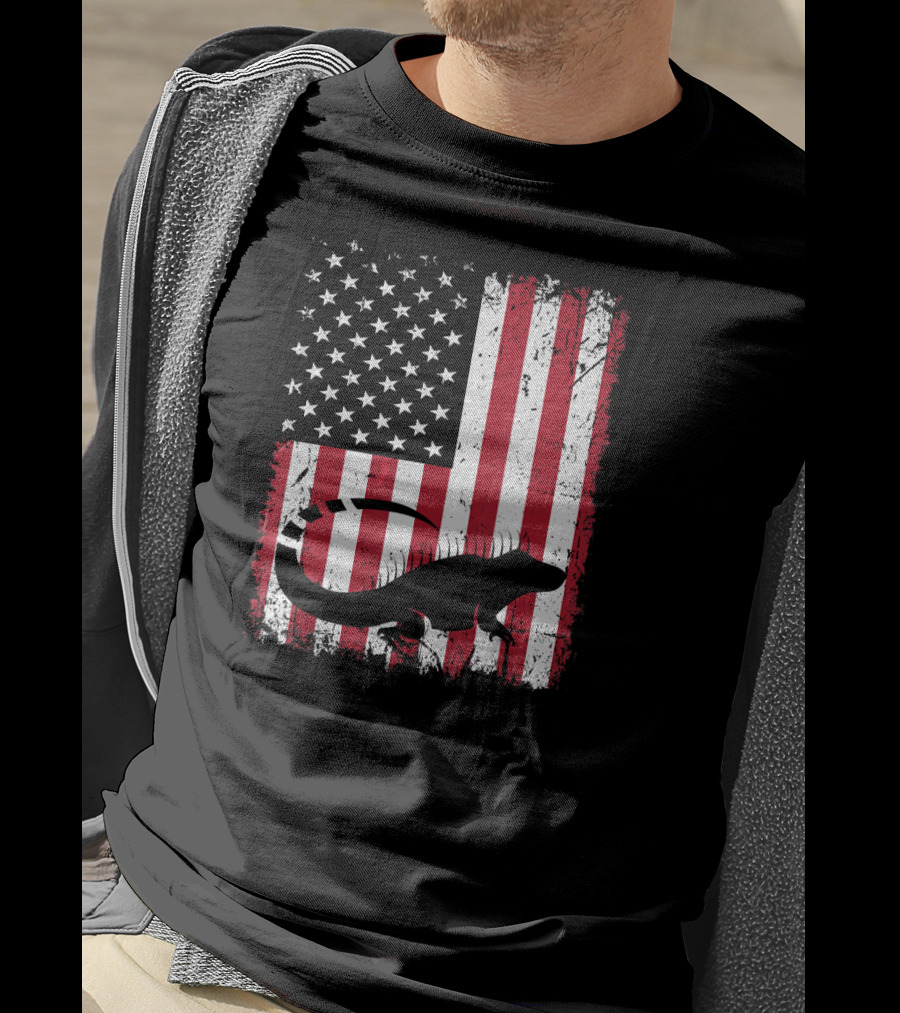 American Flag Iguana Silhouette On Distressed Stars And Stripes Background T-Shirt