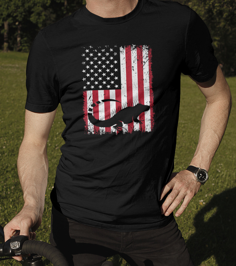 American Flag Iguana Silhouette On Distressed Stars And Stripes Background T-Shirt