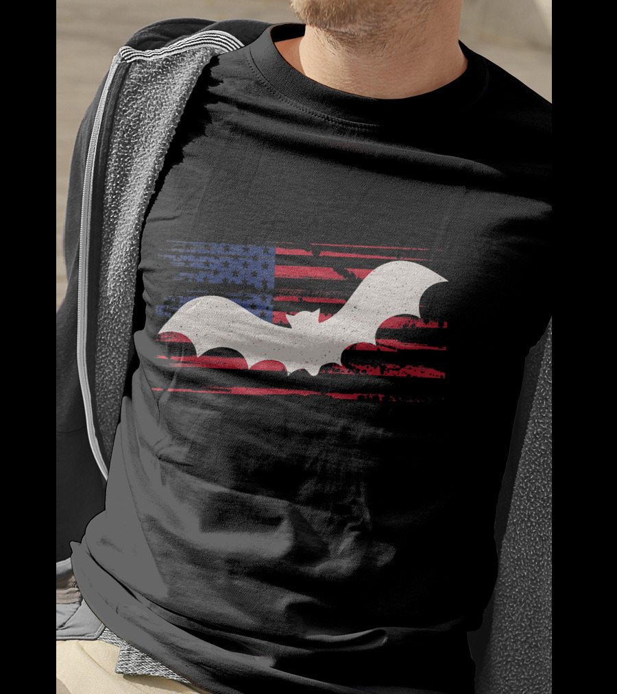 Bat Silhouette With US American Flag Background T-Shirt