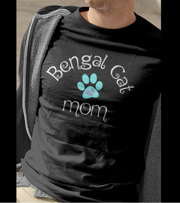 Bengal Cat Mom Heart Paw Prints T-Shirt