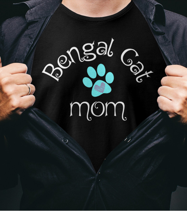Bengal Cat Mom Heart Paw Prints T-Shirt