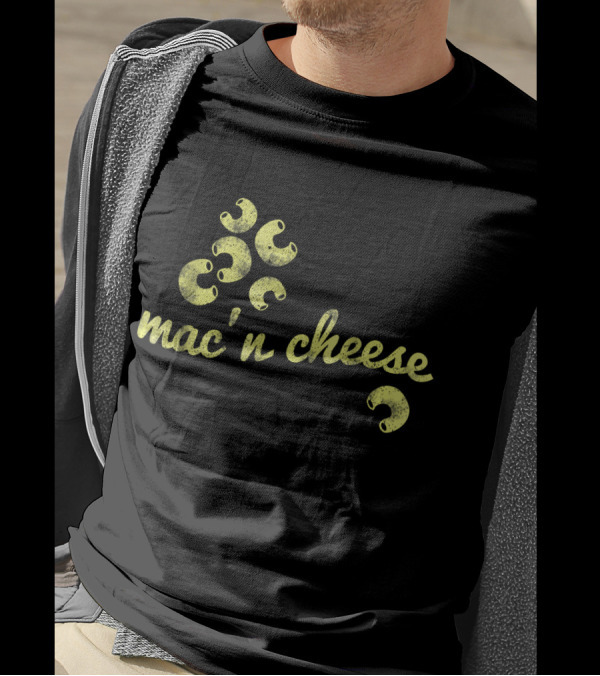 Classic Vintage Mac'n Cheese Text With Pasta Shapes T-Shirt