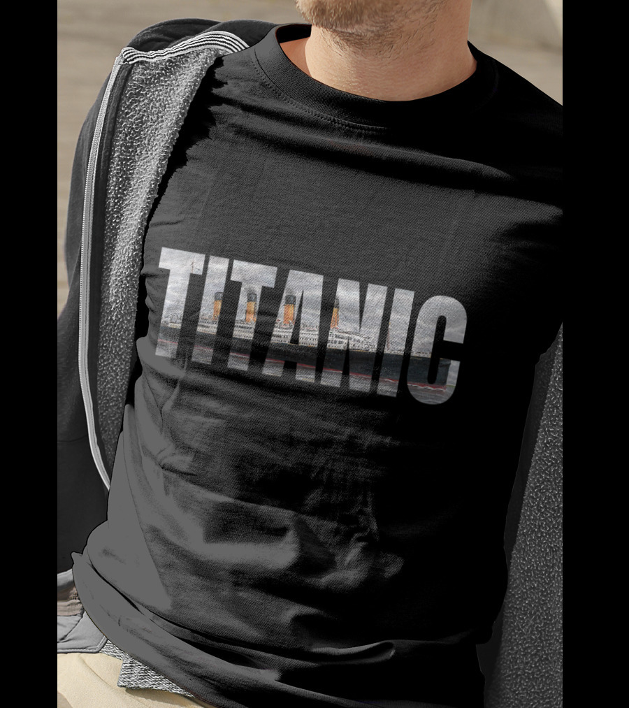 Titanic Sailing Ship 1912 Cruise Vintage Dist Iconic Name T-Shirt
