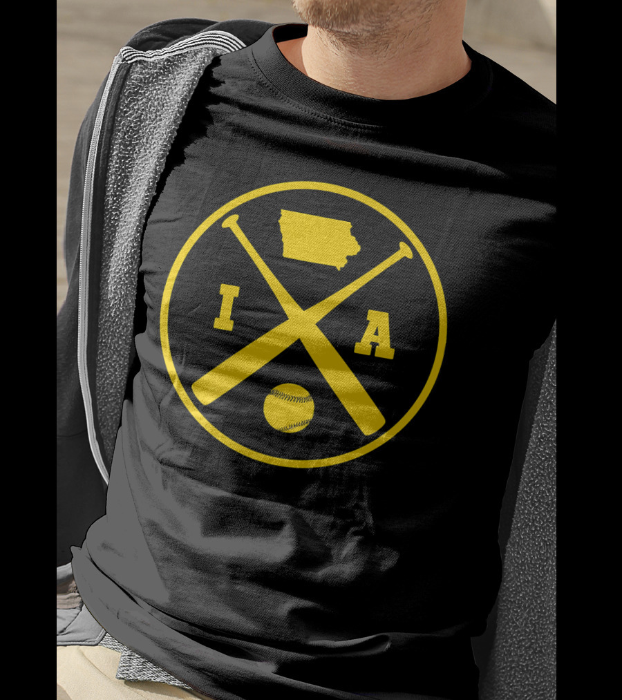 Vintage IA State Outline Iowa Baseball Bats T-Shirt