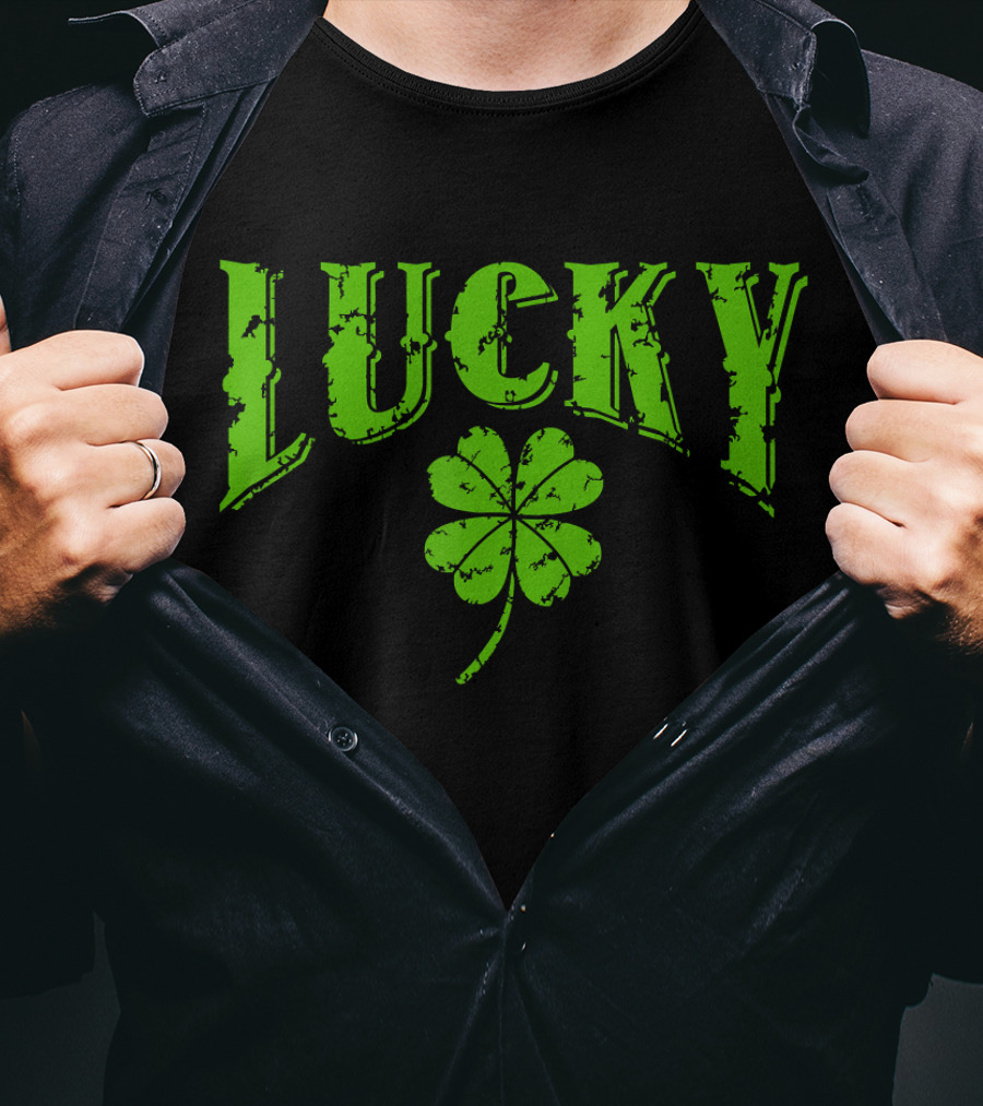Vintage Lucky Four Leaf Clover Lucky St Paddy's Day T-Shirt