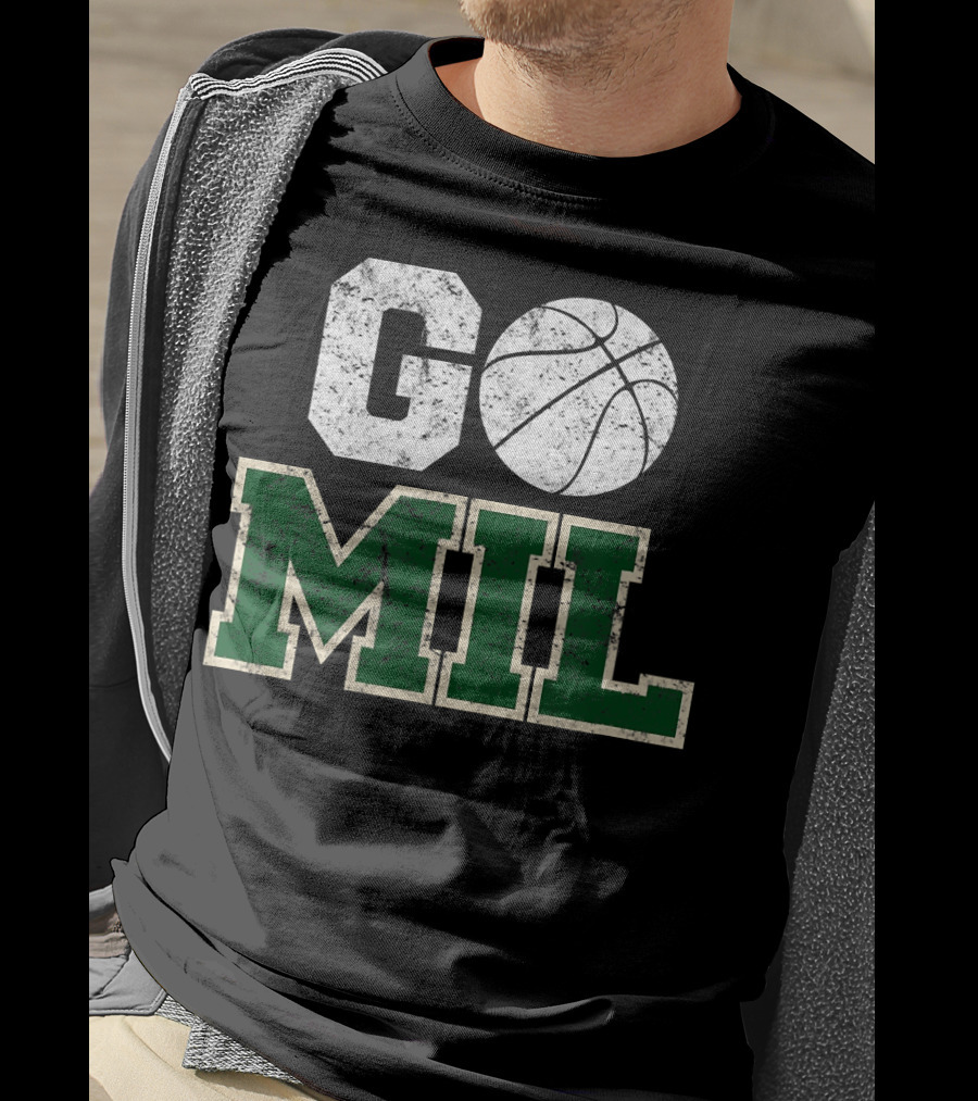 Go MIL Milwaukee Wisconsin City Basketball Vintage T-Shirt