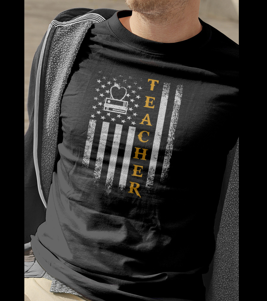 Vintage American Flag Teacher Chalkboard Icon USA Patriot T-Shirt
