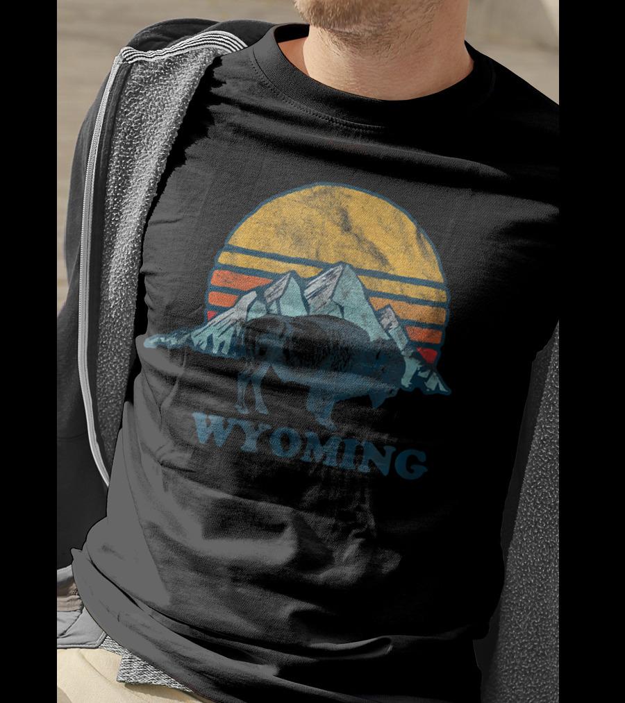 Vintage Wyoming Sunset Buffalo And Mountains T-Shirt