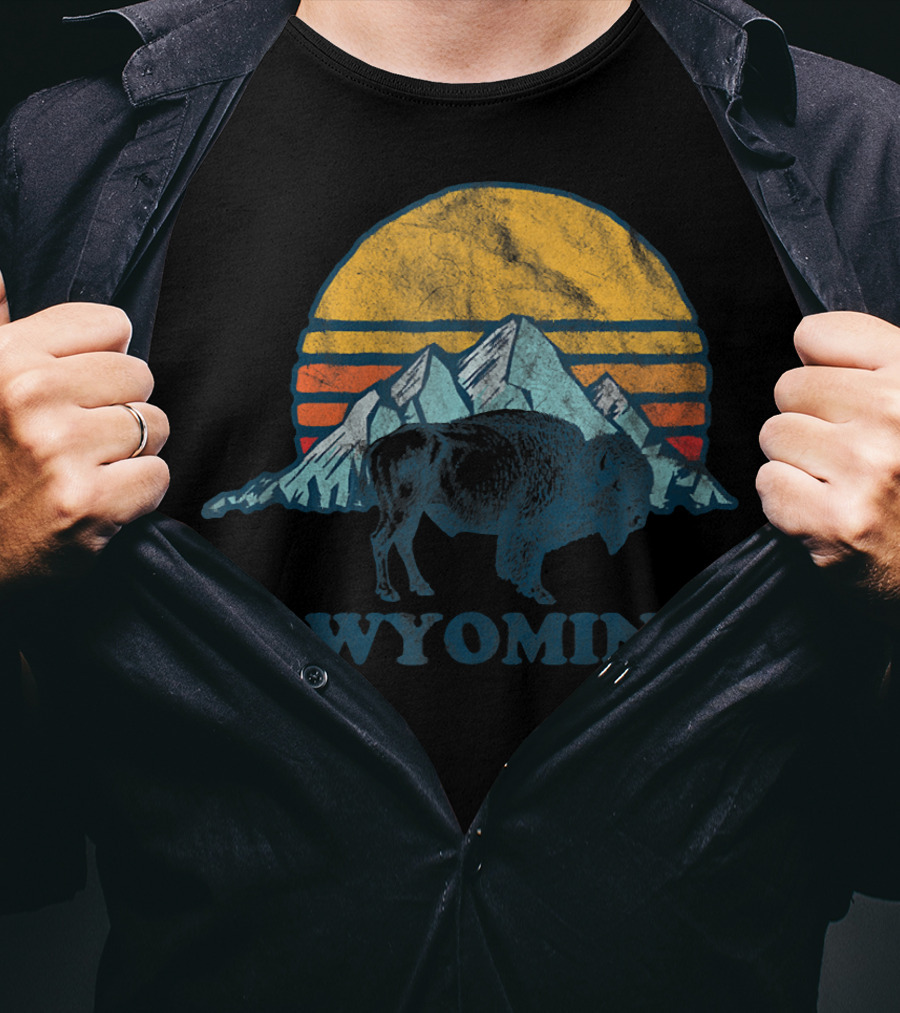 Vintage Wyoming Sunset Buffalo And Mountains T-Shirt