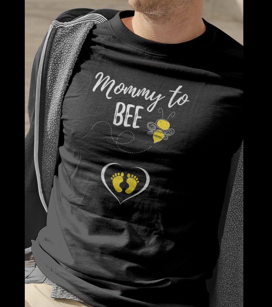 Mommy To Bee Cute Pregnant Baby Footprints Heart T-Shirt