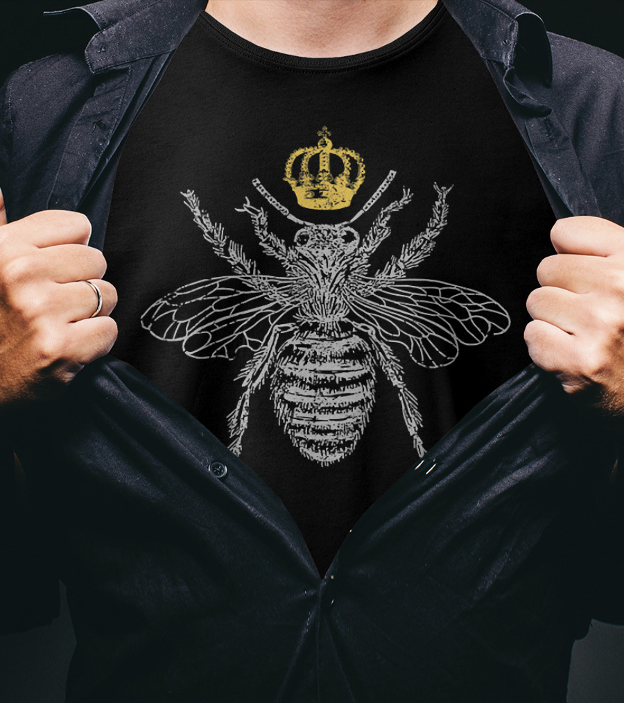 Vintage Queen Bee Crowned Chic T-Shirt