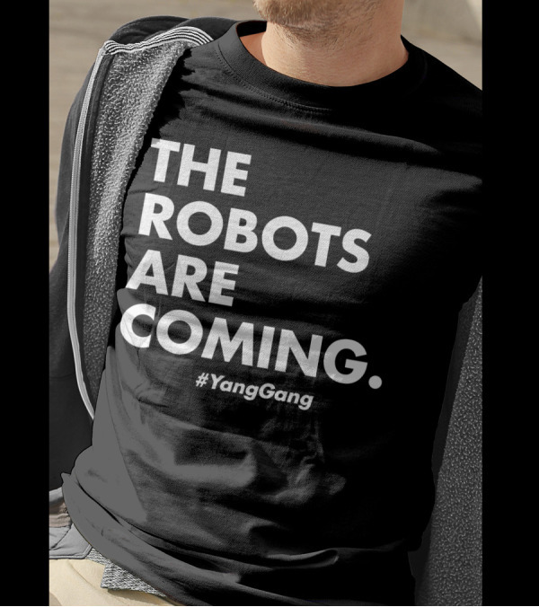 THE ROBOTS ARE COMING #YANGGANG T-Shirt