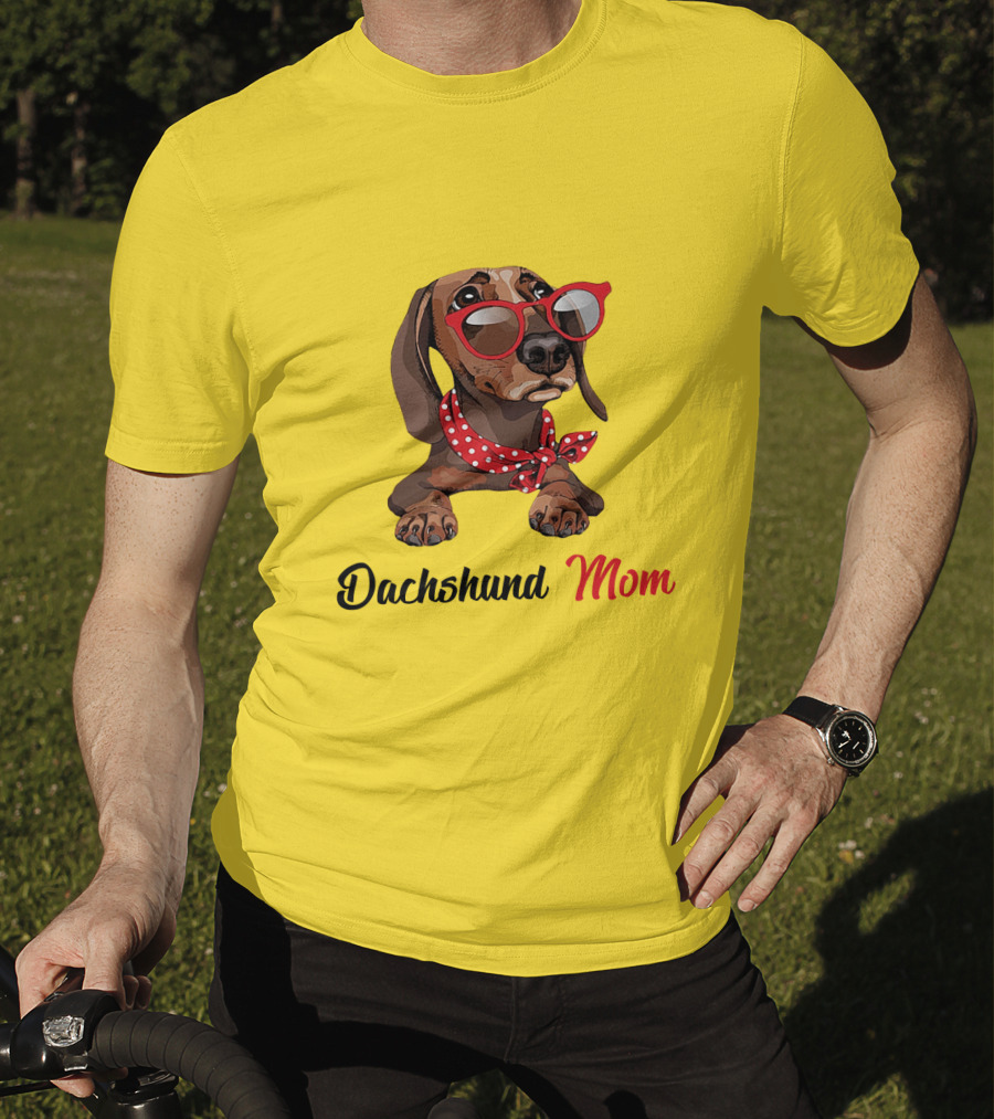 Dachshund Mom Red Glasses And Polka Dot Scarf T-Shirt