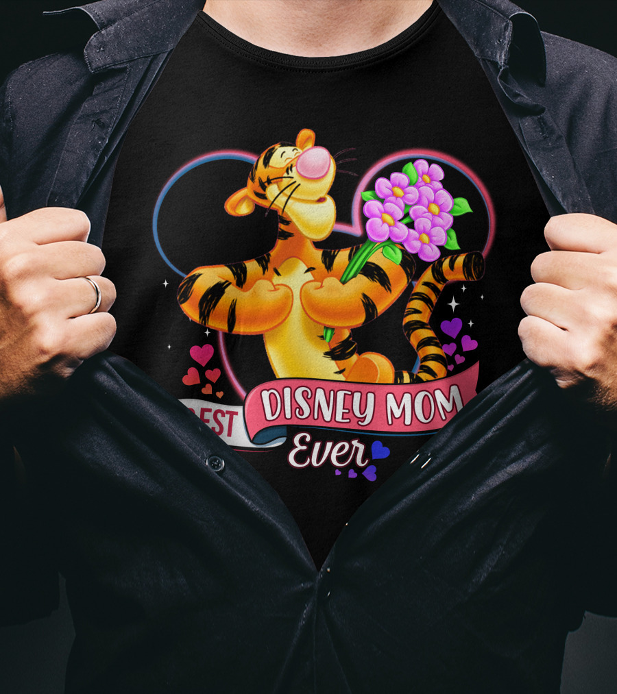 Best Disney Mom Ever Tigger Holding Flowers With Hearts And Stars T-Shirt