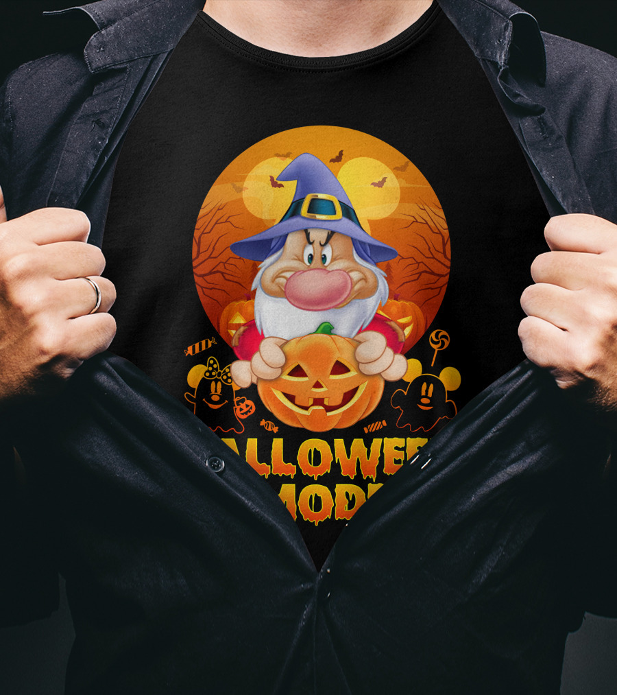 Grumpy Halloween Mode Wizard With Jack-O'-Lantern T-Shirt