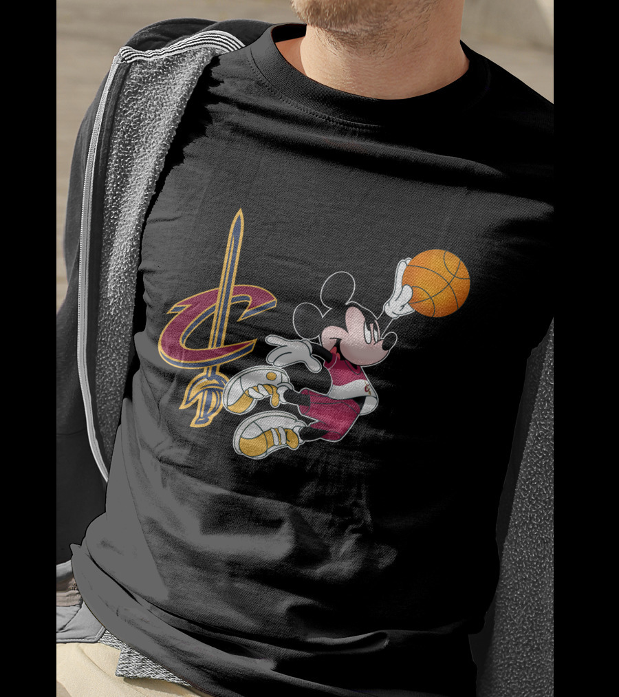 Cleveland Cavaliers Mickey Basketball Dunk T-Shirt