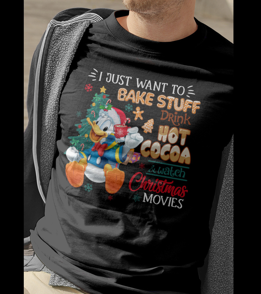 I Just Want To Bake Stuff Drink Hot Cocoa & Watch Christmas Movies Donald Duck T-Shirt
