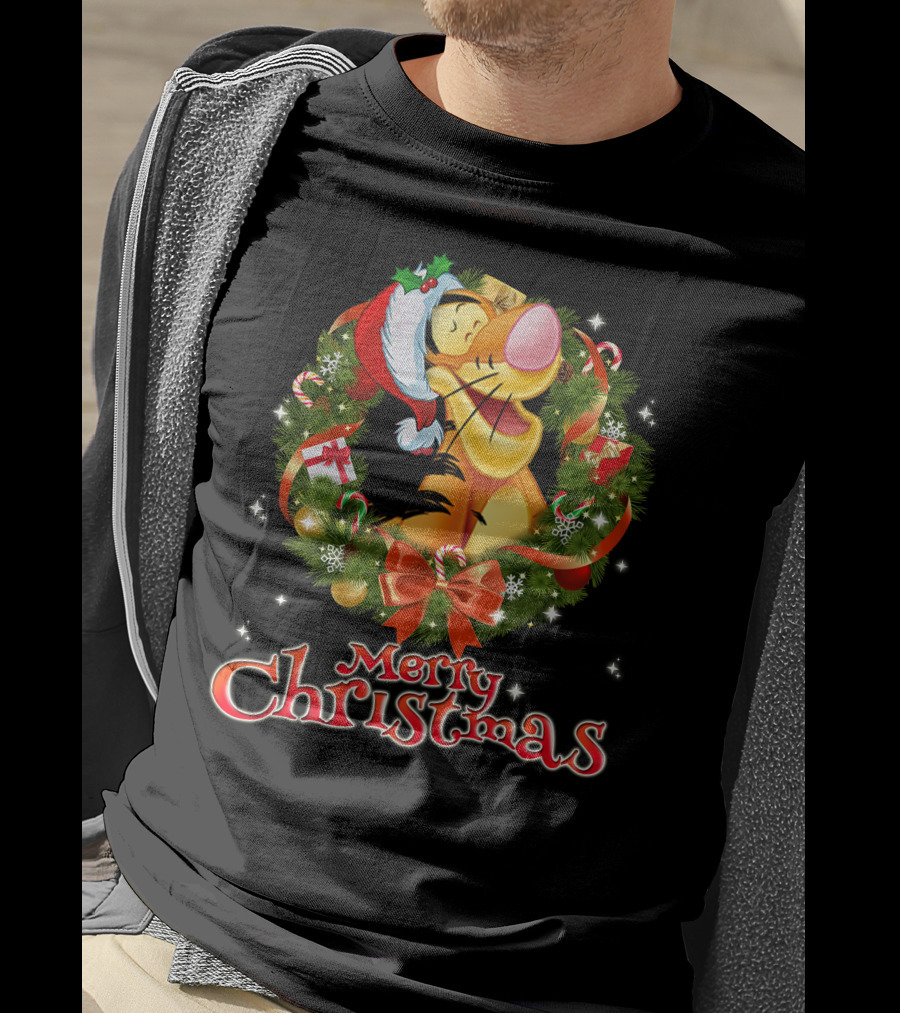 Tigger Merry Christmas Wreath Santa Hat T-Shirt
