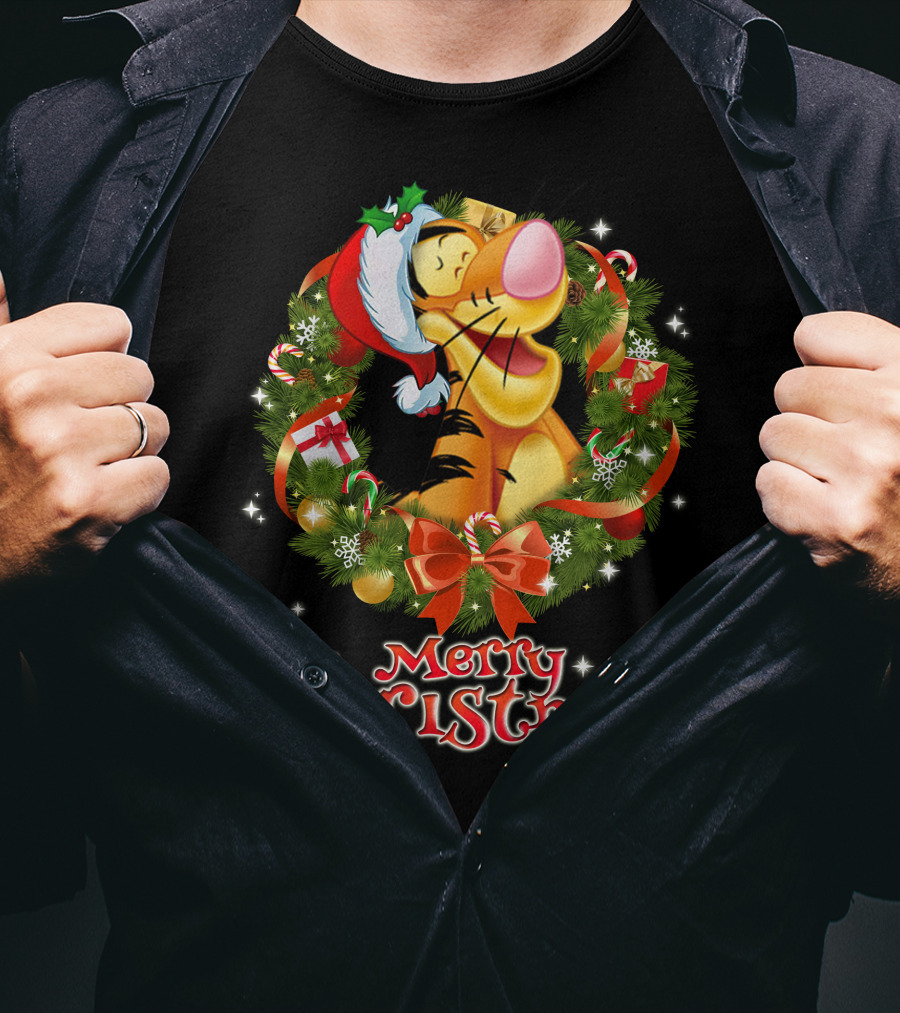 Tigger Merry Christmas Wreath Santa Hat T-Shirt
