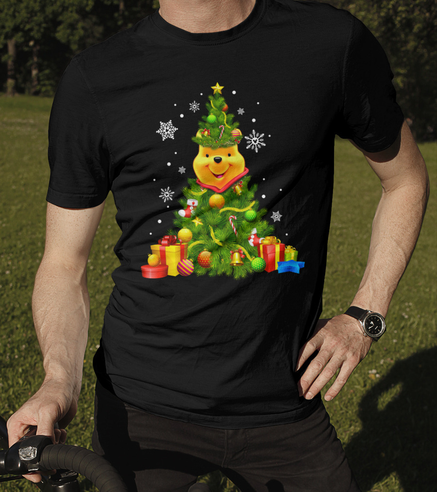 Pooh Christmas Tree With Snowflakes And Gifts T-Shirt