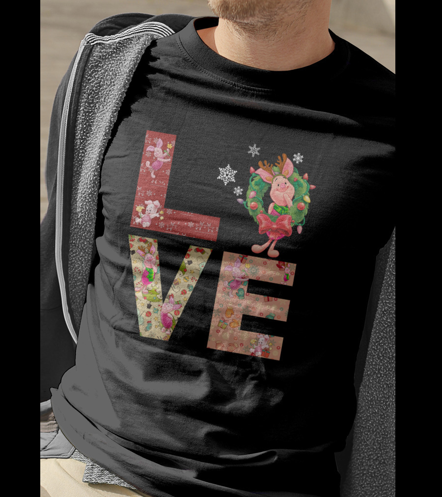 Love Christmas Piglet Reindeer Wreath Fun Snowflakes T-Shirt