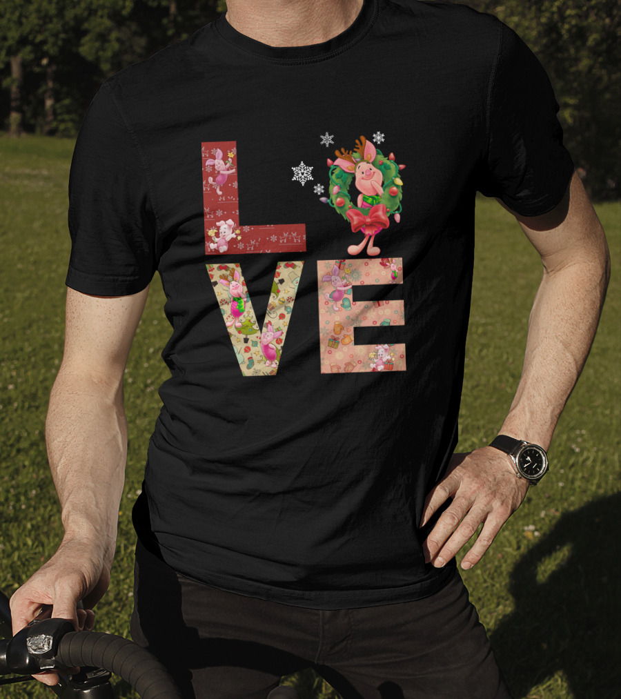 Love Christmas Piglet Reindeer Wreath Fun Snowflakes T-Shirt